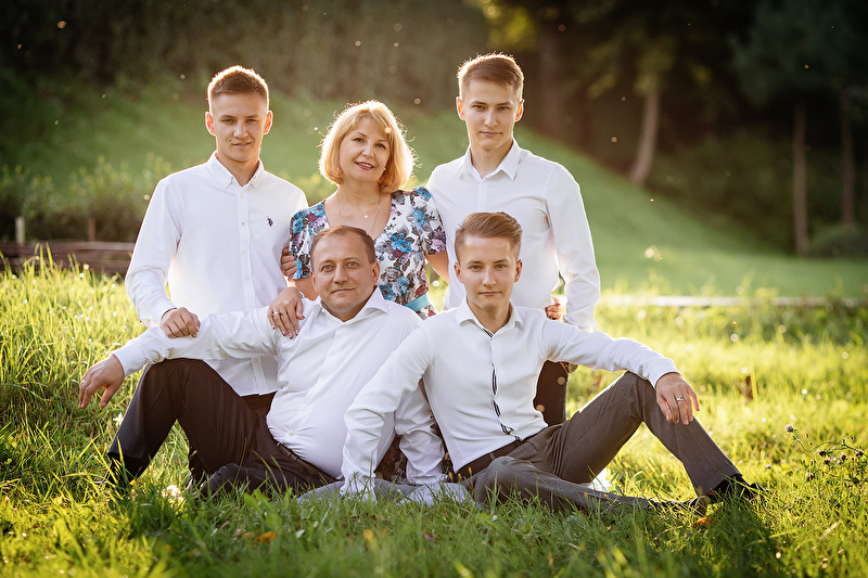 Фотография семьи из 5 человек