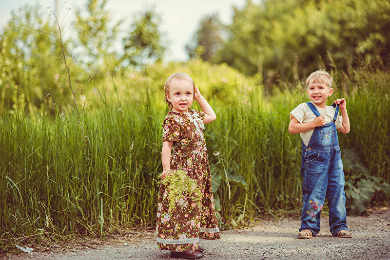 счастливое детство надпись. счастливые дети с цветами. садик шуберское воронеж. детский сад счастливое детство стерлитамак. счастливое детство.