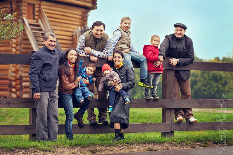 Четыре московских семьи. Большая семья. Большая семья в деревне. Деревенская семья. Большая Сельская семья.