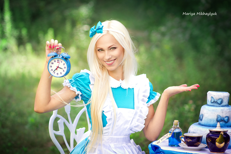Алиса можно покрасивее. Алиса в стране чудес косплей. Алена Теплова Харьков. Алиса можно на неделю.