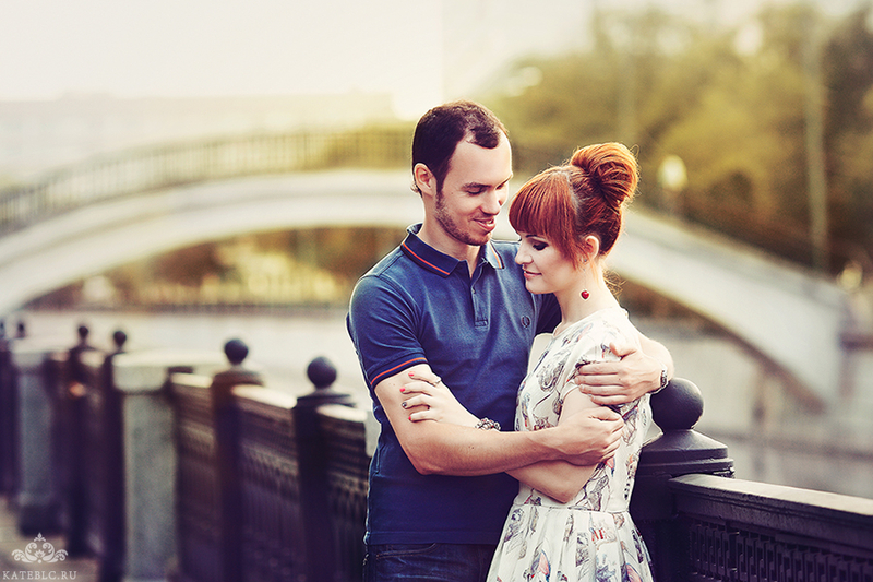 Couple 16. Фотосессия на набережной идеи для пары. Фотосессия пары в Санкт-Петербурге. Пара на набережной моря.