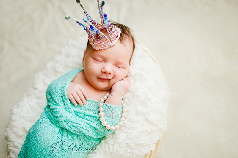 Born photo. Фотосессия в стиле New born. Newborn фотограф. Ньюборн фотосессия летчика. Ньюборн фотосессия в годик.