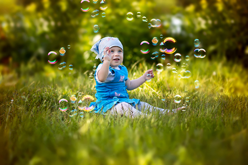 Фото детей с мыльными пузырями