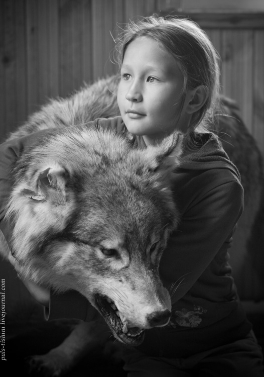 Мальчик воспитанный волками на русском. Дети воспитанные волками. Воспитанный волками. +Воспитание детей волками.